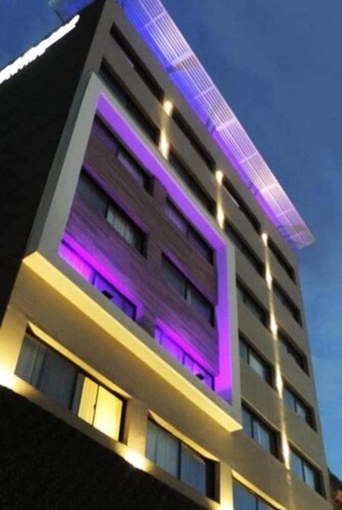 Hotel Senorial Platino León Buitenkant foto